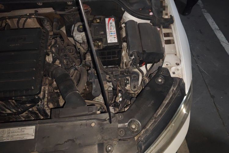 Used Volkswagen Sagitar 2015 1.6L Manual Comfort Model Engine Bay Left