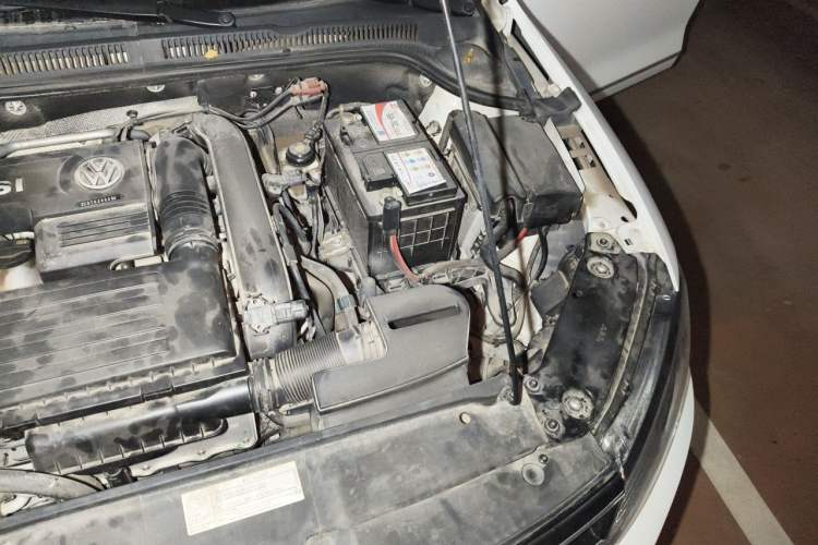 Used Volkswagen Sagitar 2015 230TSI Automatic Luxury Model Engine Bay Left