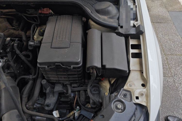 Used Volkswagen Sagitar 2015 1.6L Automatic Comfort Model Engine Bay Left