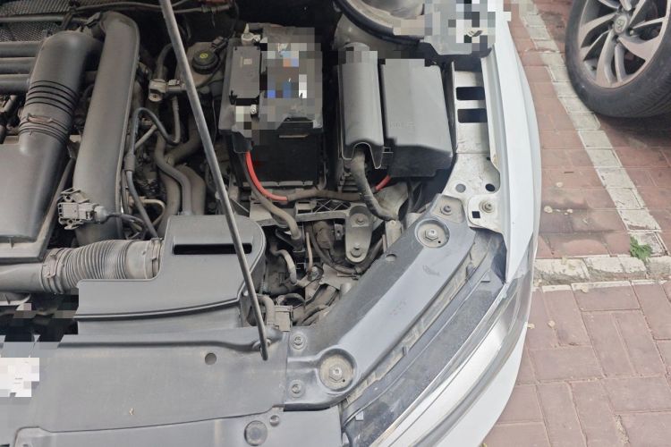 Used Volkswagen Sagitar 2015 230TSI Automatic Comfort Version Engine Bay Left