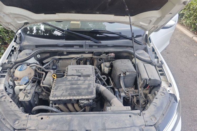 Used Volkswagen Sagitar 2015 1.6L Manual Comfort Model Engine Bay Left