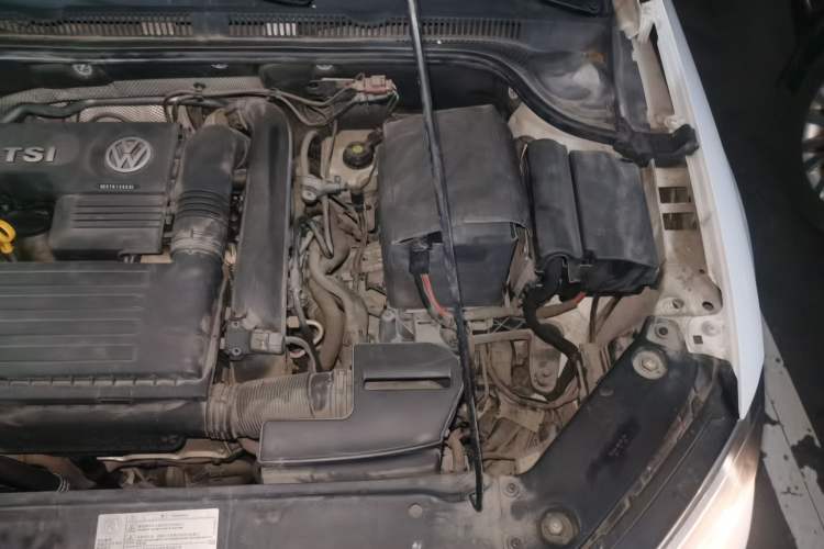 Used Volkswagen Sagitar 2015 230TSI Automatic Luxury Model Engine Bay Left