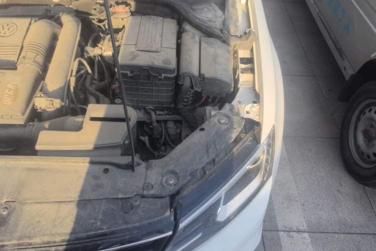 Used Volkswagen Sagitar 2015 230TSI Automatic Comfort Version Engine Bay Left
