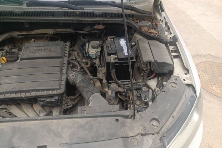 Used Volkswagen Sagitar 2015 1.6L Manual Comfort Model Engine Bay Left