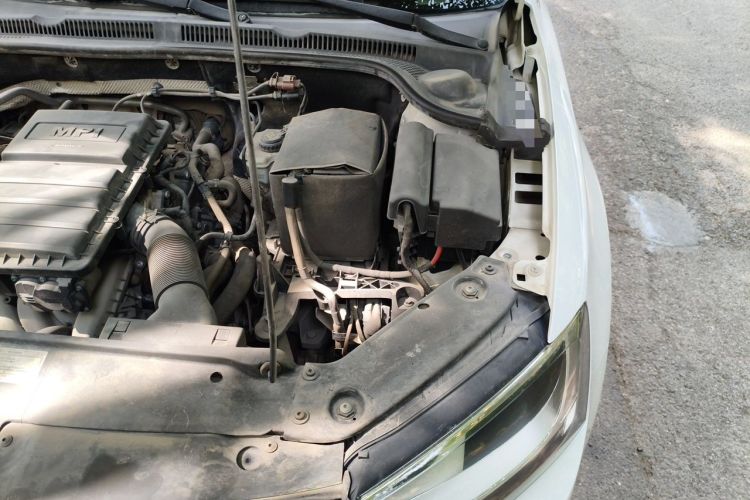 Used Volkswagen Sagitar 2015 1.6L Manual Comfort Model Engine Bay Left