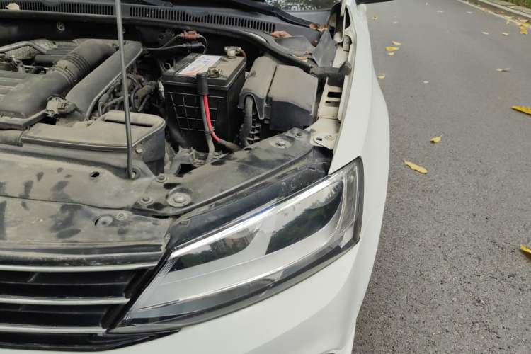 Used Volkswagen Sagitar 2015 230TSI Manual Comfort Version Engine Bay Left