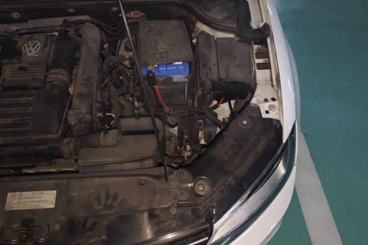 Used Volkswagen Sagitar 2015 230TSI Automatic Luxury Model Engine Bay Left