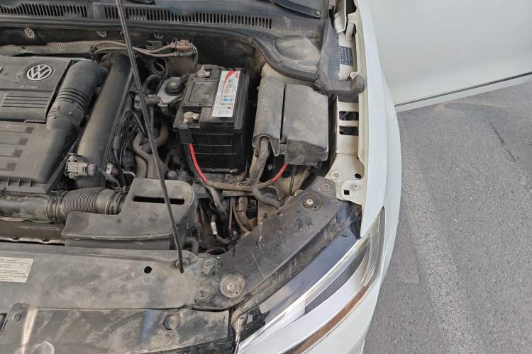 Used Volkswagen Sagitar 2015 230TSI Automatic Comfort Version Engine Bay Left