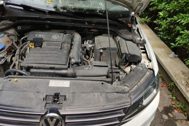 Used Volkswagen Sagitar 2015 230TSI Automatic Luxury Model Engine Bay Left