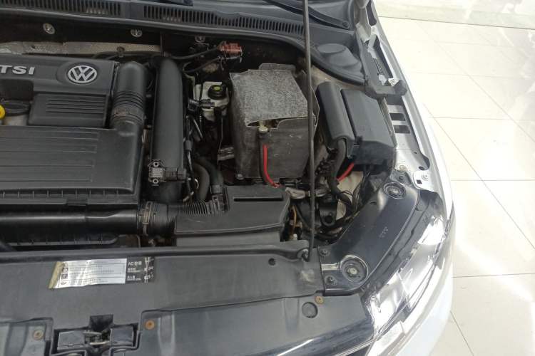 Used Volkswagen Sagitar 2015 230TSI Automatic Luxury Model Engine Bay Left