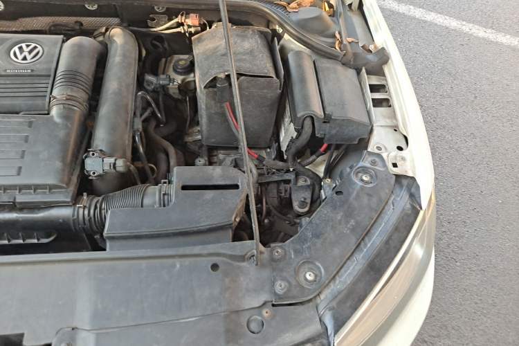 Used Volkswagen Sagitar 2015 230TSI Automatic Comfort Version Engine Bay Left