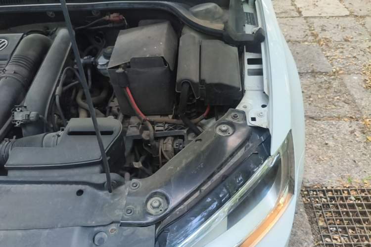 Used Volkswagen Sagitar 2015 230TSI Automatic Luxury Model Engine Bay Left