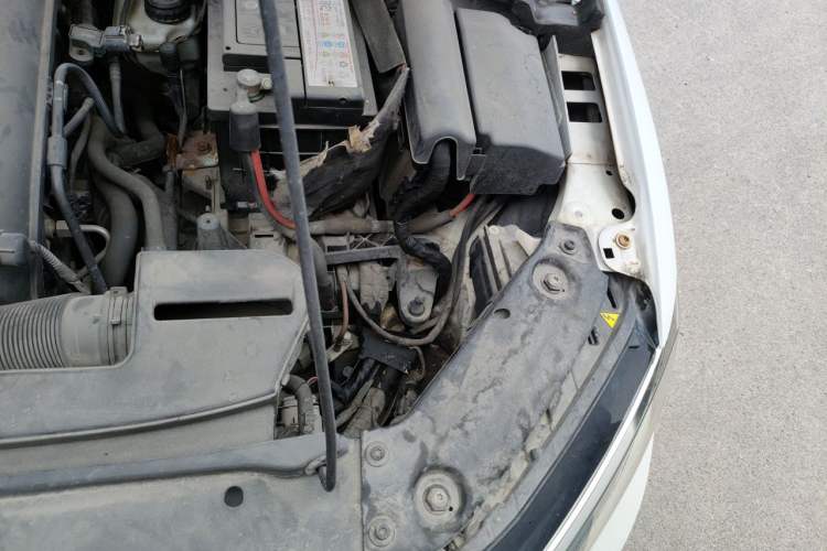 Used Volkswagen Sagitar 2015 230TSI Automatic Comfort Version Engine Bay Left