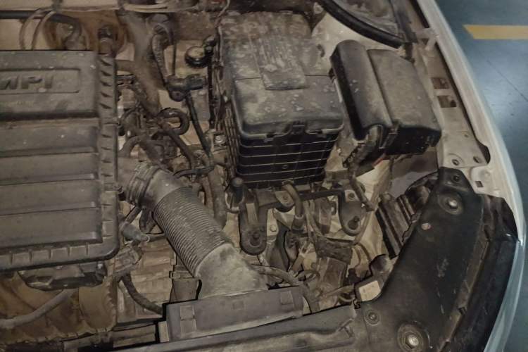 Used Volkswagen Sagitar 2015 1.6L Automatic Comfort Model Engine Bay Left