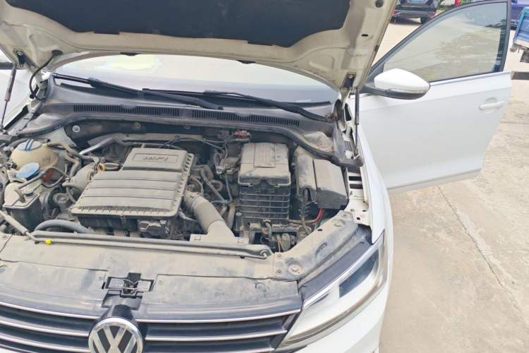 Used Volkswagen Sagitar 2015 1.6L Automatic Comfort Model Engine Bay Left