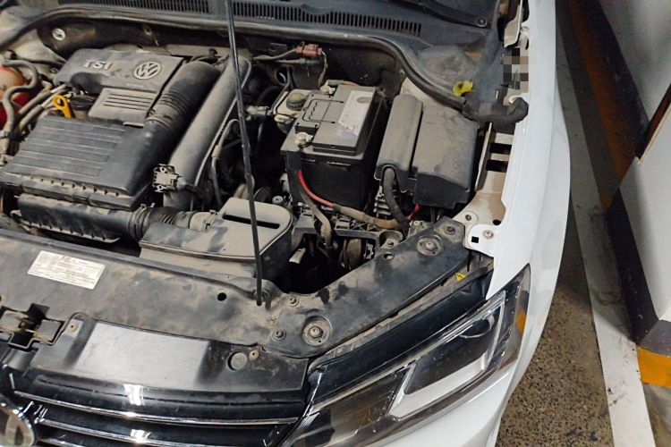 Used Volkswagen Sagitar 2015 230TSI Automatic Comfort Version Engine Bay Left