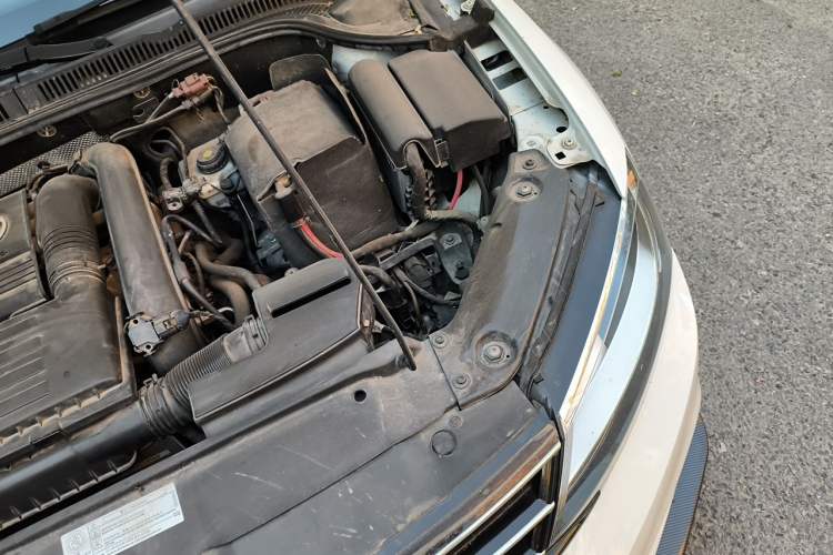 Used Volkswagen Sagitar 2015 230TSI Automatic Comfort Version Engine Bay Left