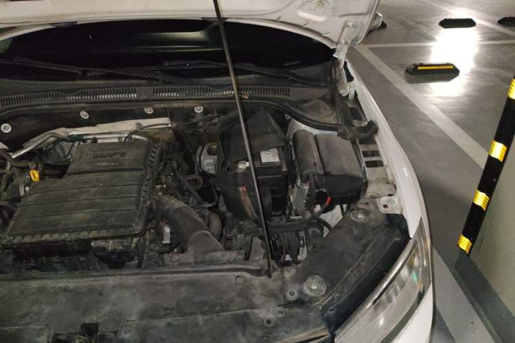 Used Volkswagen Sagitar 2015 1.6L Manual Comfort Model Engine Bay Left