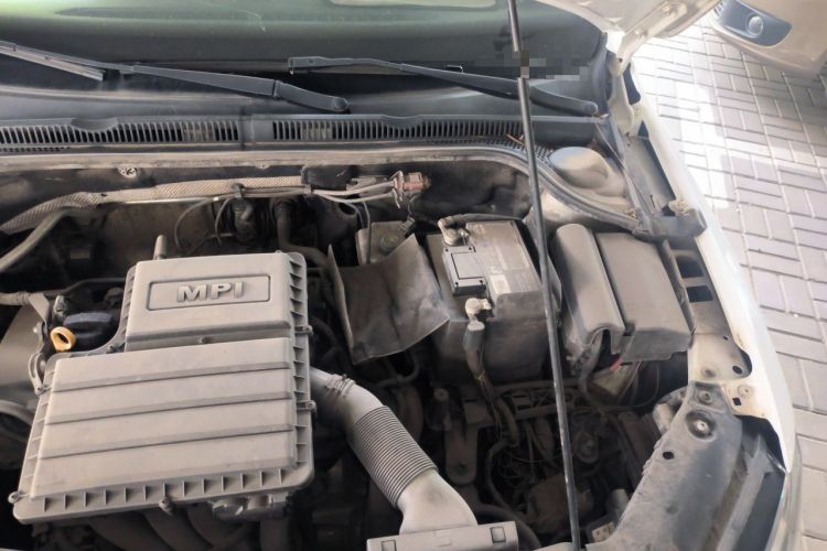 Used Volkswagen Sagitar 2015 1.6L Manual Comfort Model Engine Bay Left