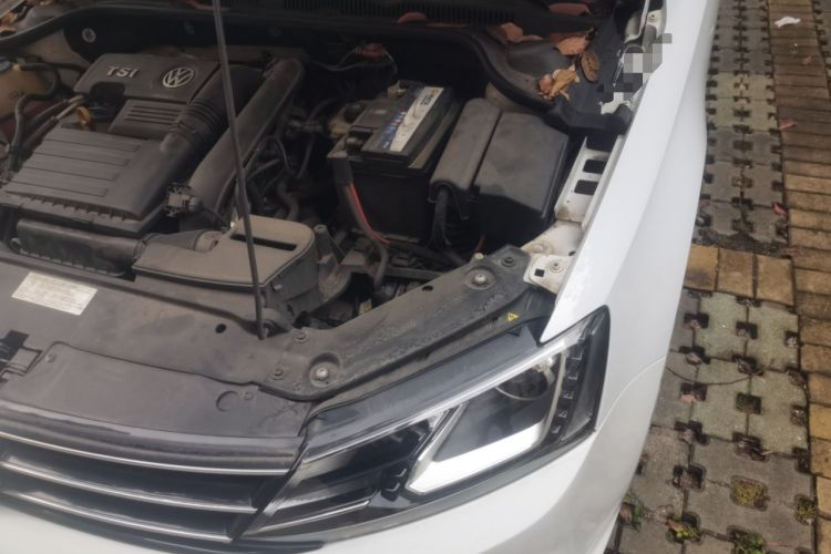 Used Volkswagen Sagitar 2015 230TSI Automatic Luxury Model Engine Bay Left