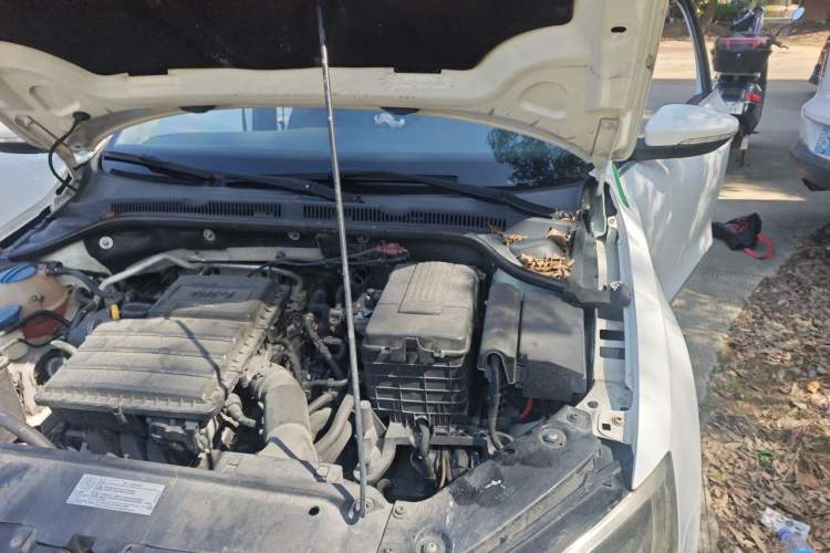 Used Volkswagen Sagitar 2015 1.6L Automatic Comfort Model Engine Bay Left