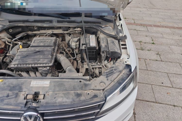 Used Volkswagen Sagitar 2015 1.6L Manual Comfort Model Engine Bay Left