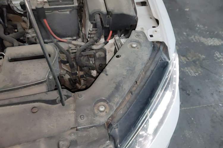 Used Volkswagen Sagitar 2015 230TSI Automatic Comfort Version Engine Bay Left