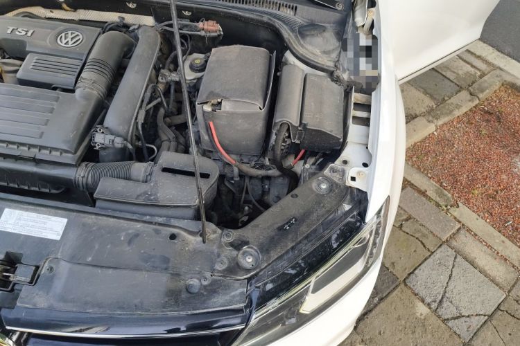Used Volkswagen Sagitar 2015 230TSI Automatic Luxury Model Engine Bay Left
