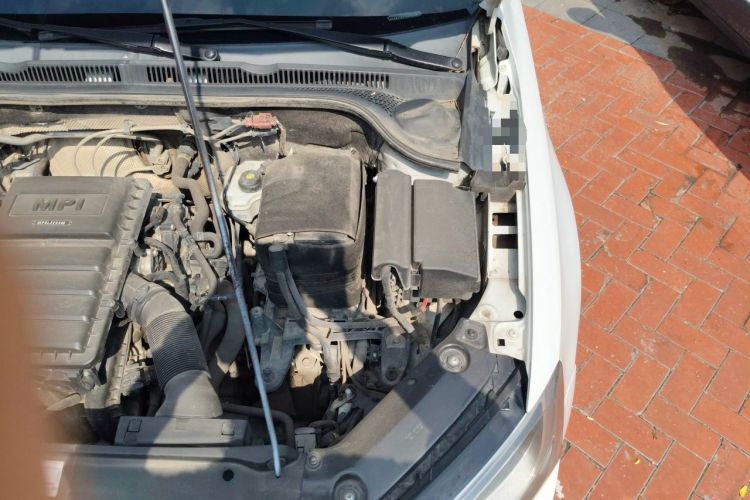 Used Volkswagen Sagitar 2015 1.6L Manual Comfort Model Engine Bay Left