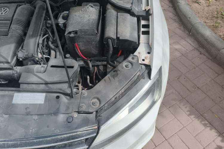 Used Volkswagen Sagitar 2015 230TSI Automatic Luxury Model Engine Bay Left