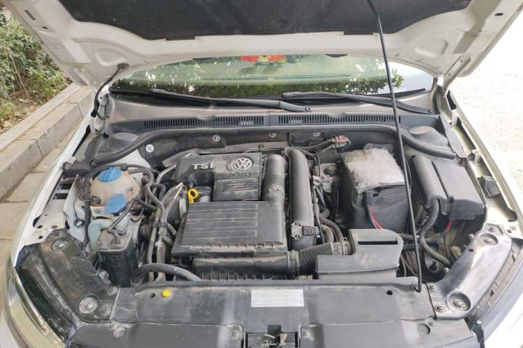 Used Volkswagen Sagitar 2015 230TSI Automatic Luxury Model Engine Bay