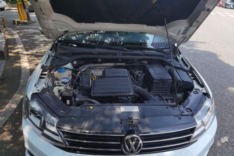 Used Volkswagen Sagitar 2015 1.6L Automatic Comfort Model Engine Bay