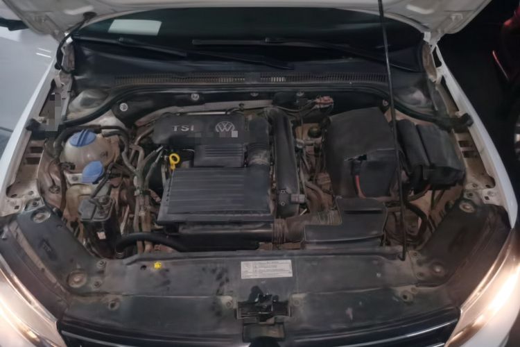 Used Volkswagen Sagitar 2015 230TSI Automatic Luxury Model Engine Bay