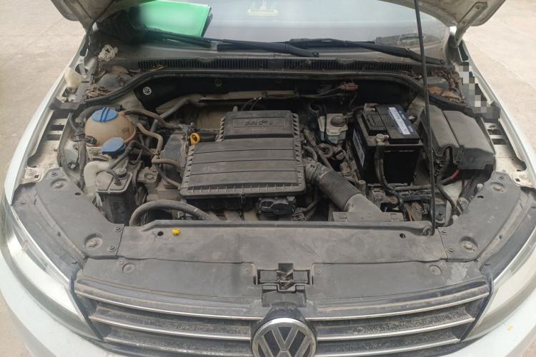 Used Volkswagen Sagitar 2015 1.6L Manual Comfort Model Engine Bay