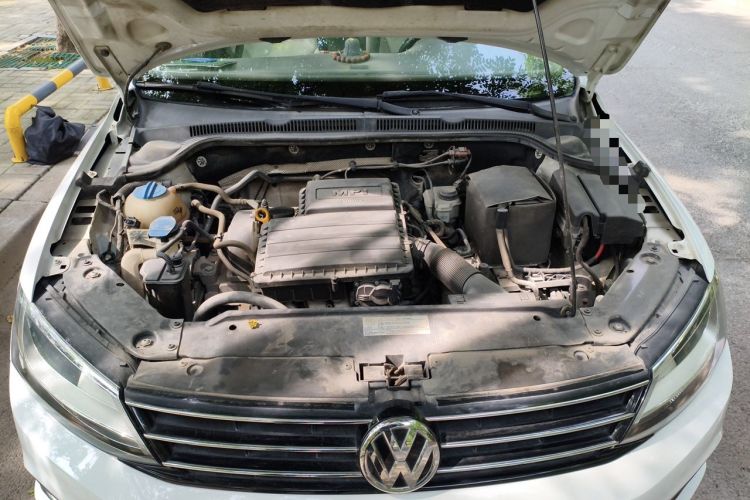Used Volkswagen Sagitar 2015 1.6L Manual Comfort Model Engine Bay