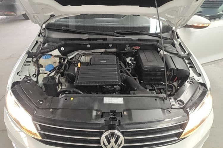 Used Volkswagen Sagitar 2015 1.6L Automatic Comfort Model Engine Bay