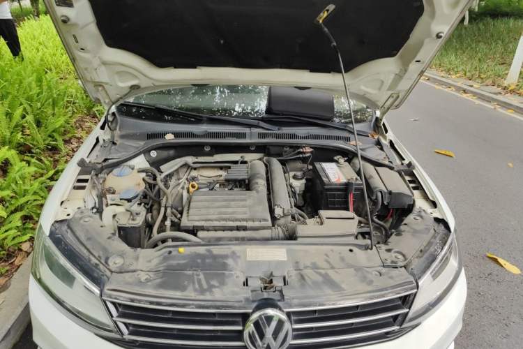 Used Volkswagen Sagitar 2015 230TSI Manual Comfort Version Engine Bay