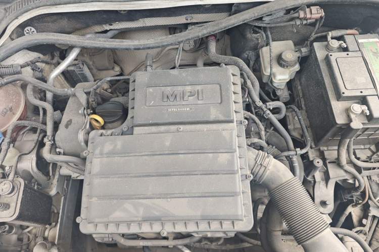Used Volkswagen Sagitar 2015 1.6L Manual Comfort Model Engine Bay