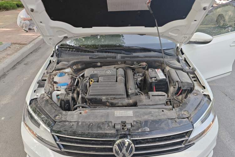 Used Volkswagen Sagitar 2015 230TSI Automatic Comfort Version Engine Bay