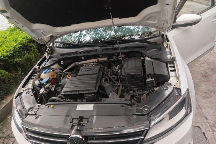 Used Volkswagen Sagitar 2015 1.6L Automatic Comfort Model Engine Bay