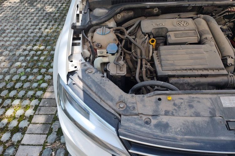 Used Volkswagen Sagitar 2015 230TSI Automatic Comfort Version Engine Bay Right
