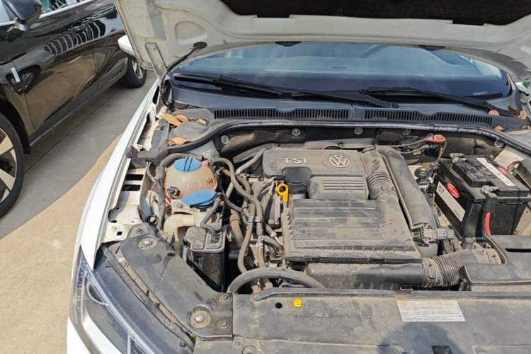 Used Volkswagen Sagitar 2015 230TSI Automatic Comfort Version Engine Bay Right