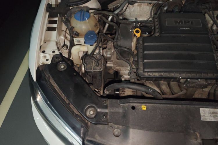 Used Volkswagen Sagitar 2015 1.6L Automatic Comfort Model Engine Bay Right