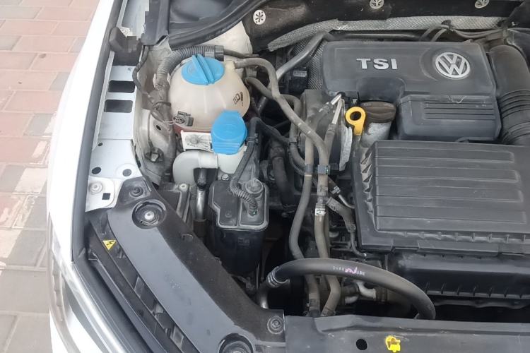 Used Volkswagen Sagitar 2015 230TSI Automatic Luxury Model Engine Bay Right
