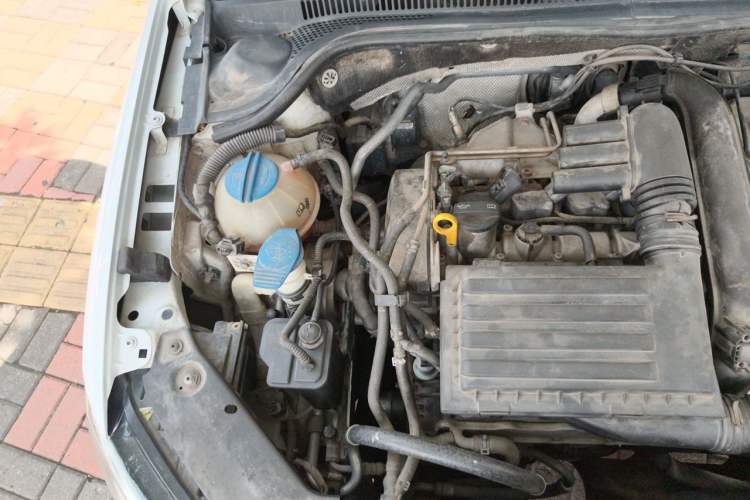 Used Volkswagen Sagitar 2015 230TSI Automatic Luxury Model Engine Bay Right
