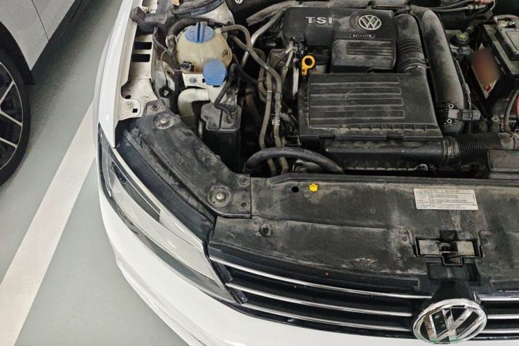 Used Volkswagen Sagitar 2015 230TSI Automatic Comfort Version Engine Bay Right