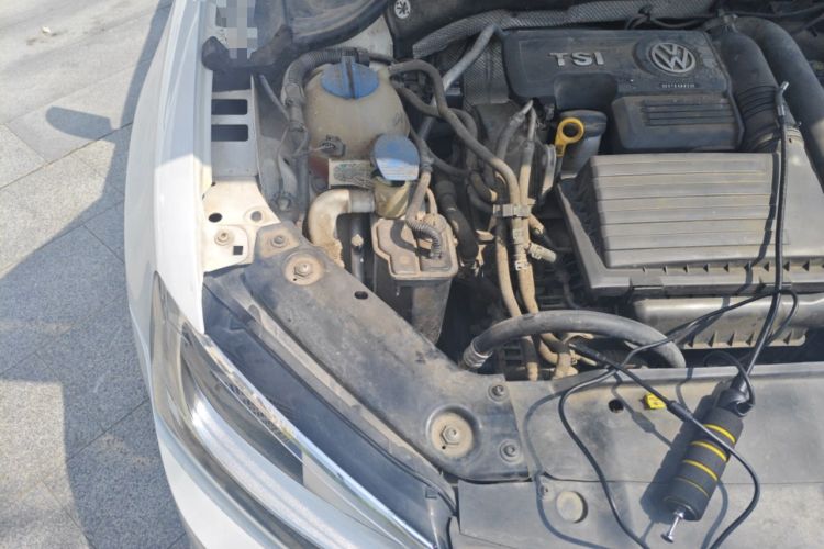 Used Volkswagen Sagitar 2015 230TSI Automatic Luxury Model Engine Bay Right