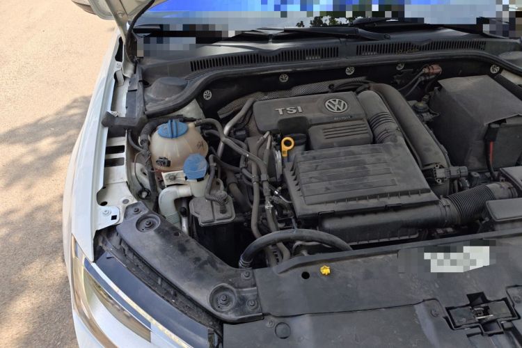 Used Volkswagen Sagitar 2015 230TSI Automatic Luxury Model Engine Bay Right