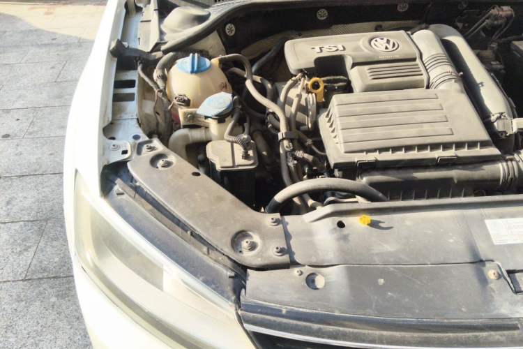 Used Volkswagen Sagitar 2015 230TSI Automatic Comfort Version Engine Bay Right