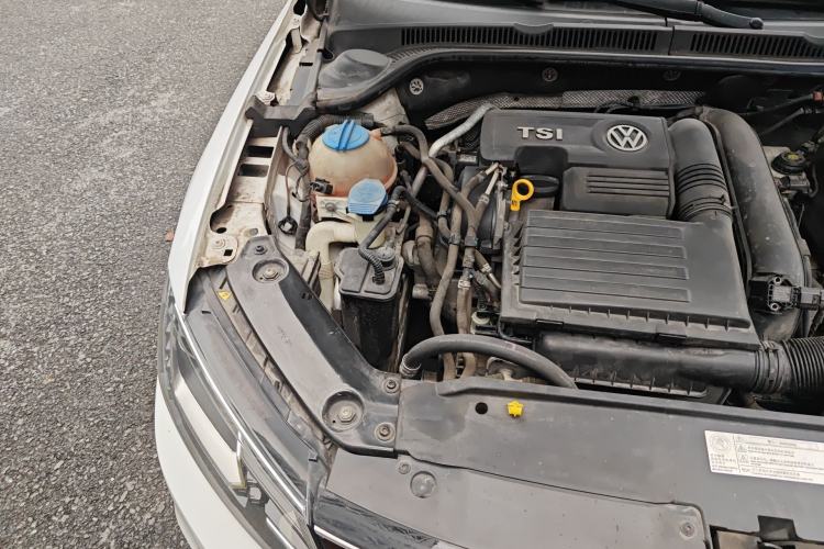 Used Volkswagen Sagitar 2015 230TSI Automatic Luxury Model Engine Bay Right